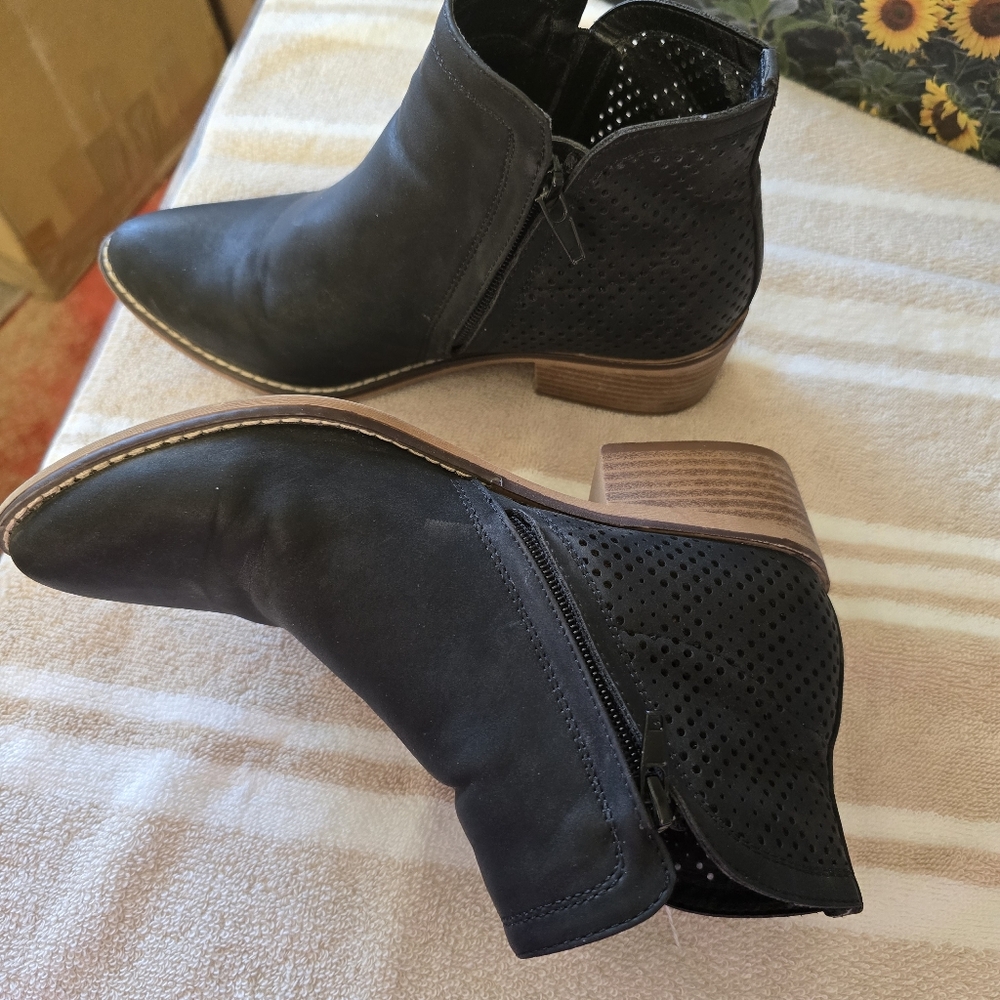Awesome Black Ankle Boots